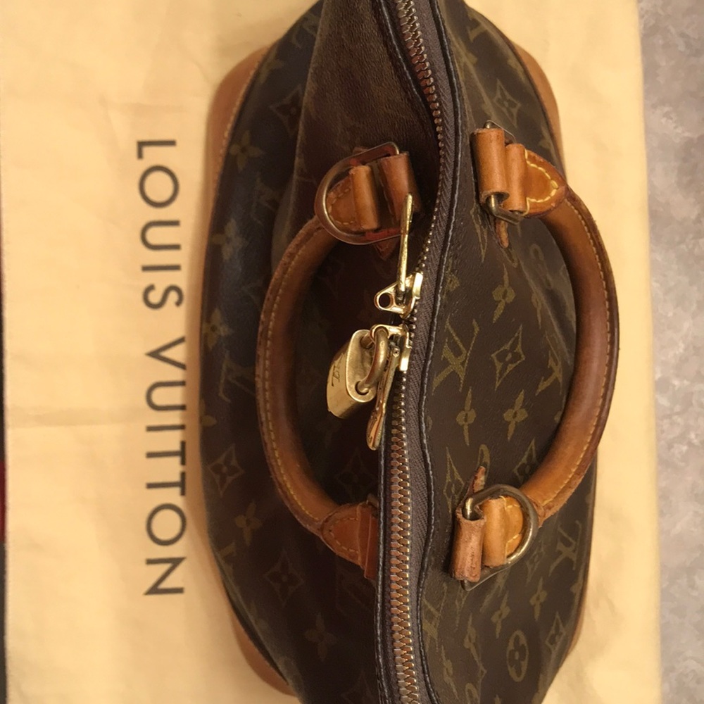 Authentic Louis Vuitton Alma Monogram M151130